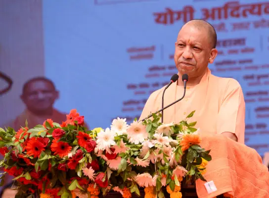 UP News: महर्षि वाल्मीकि आश्रम में सीएम योगी ने की पूजा-अर्चना, सीता कुटिया के भी किए दर्शन